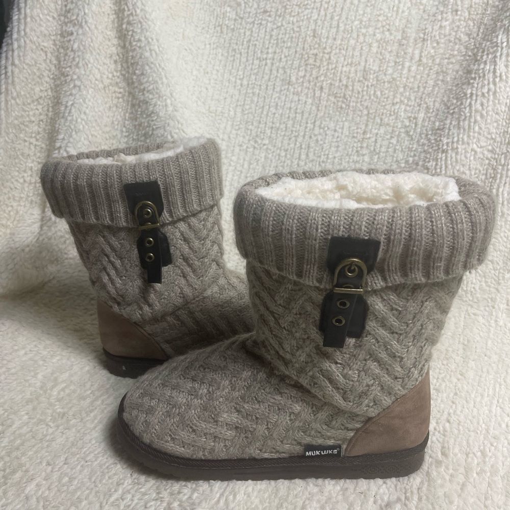 Mukluks Cozy Knit lite brown side Buckle Boots,faux fur lining SZ9